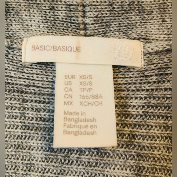 Grey vest with pockets - Picture 3 of 3